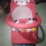 Ghế nhún màu hồng 