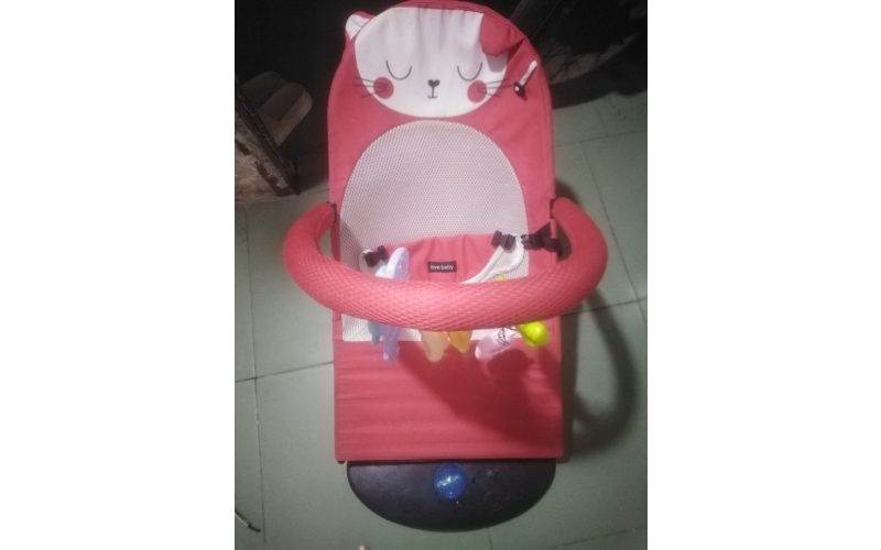 Ghế nhún màu hồng 